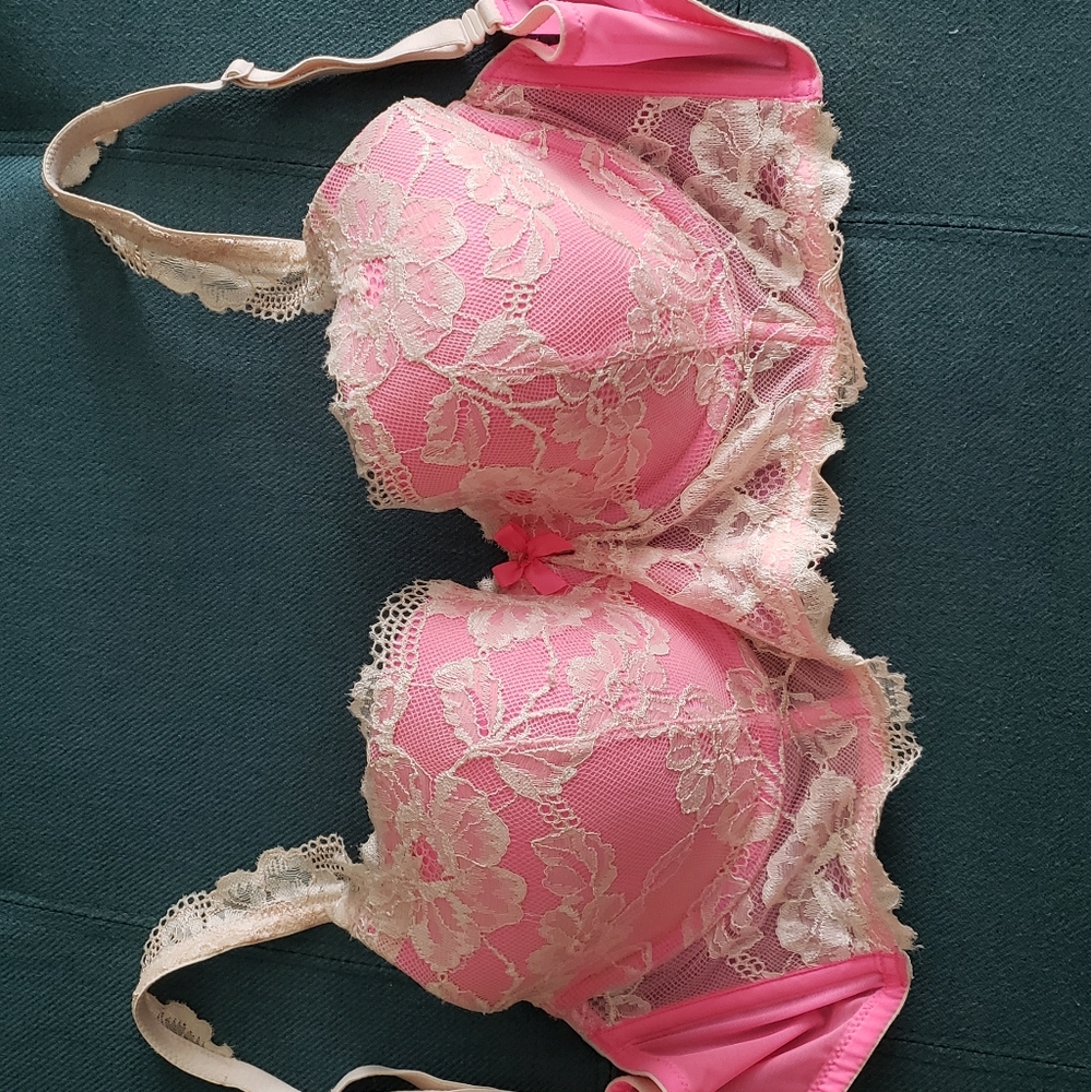 Pink lace Victoria Secret bra 34DD demi buste